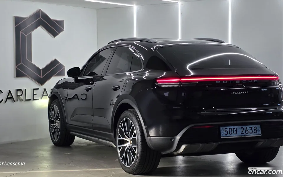 Porsche Macan Electric 4 2025 — thumbnail 3