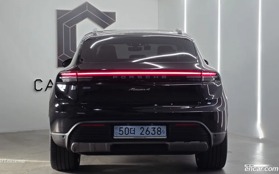 Porsche Macan Electric 4 2025 — thumbnail 4
