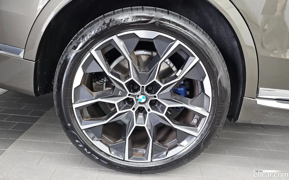 BMW X7 xDrive 40i M 7 2025 — thumbnail 5