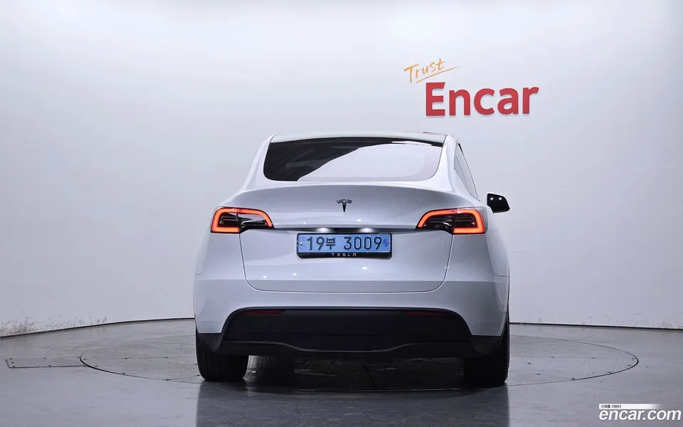Tesla Model Y RWD 2023 — thumbnail 4