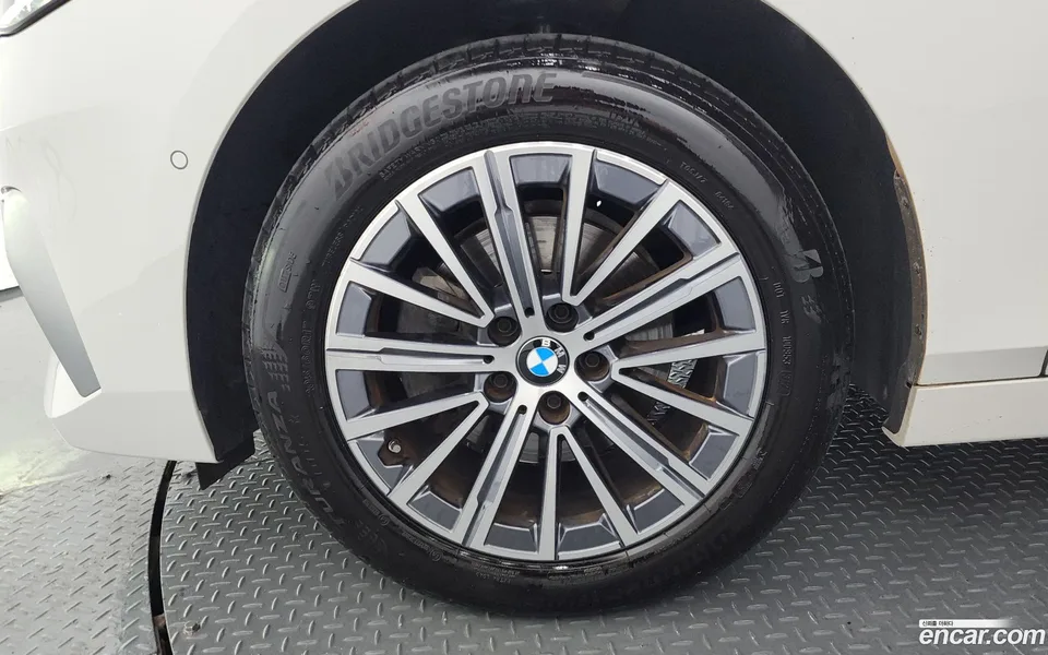 BMW 2 Series Active Tourer 220i 2023 — thumbnail 2