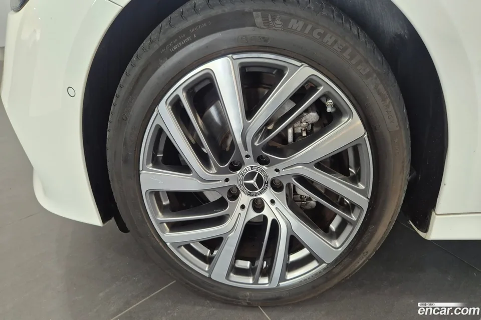 Mercedes-Benz E-Class E220d 4MATIC 2024 — thumbnail 5