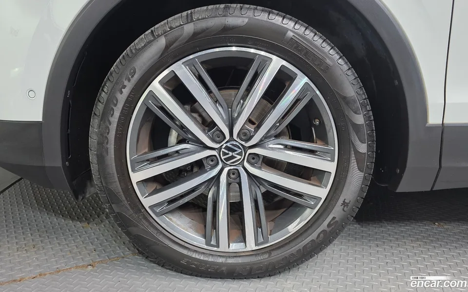 Volkswagen Tiguan 2.0 TDI 4 2023 — thumbnail 2