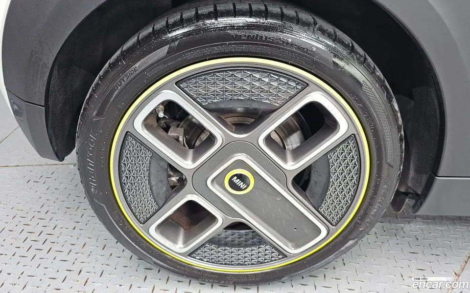 MINI Cooper Electric SE 2023 — thumbnail 2