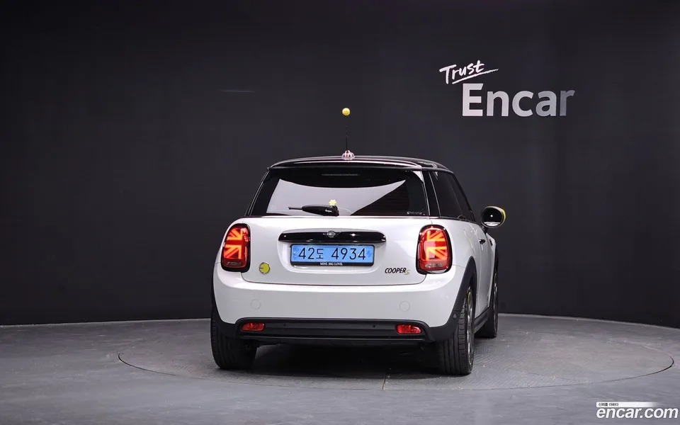 MINI Cooper Electric SE 2023 — thumbnail 4