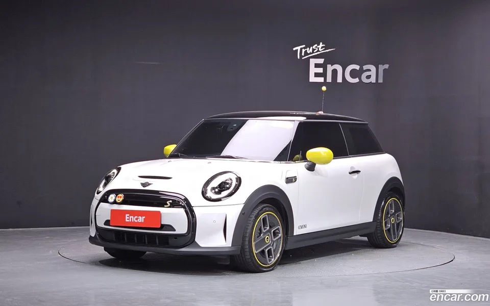 MINI Cooper Electric SE 2023 — photo 1, buy with delivery to Moscow