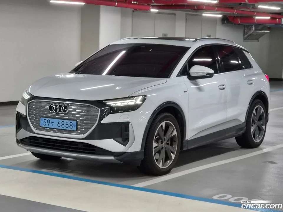 Audi Q4 e-tron 40 2022 — photo 1, buy with delivery to Moscow
