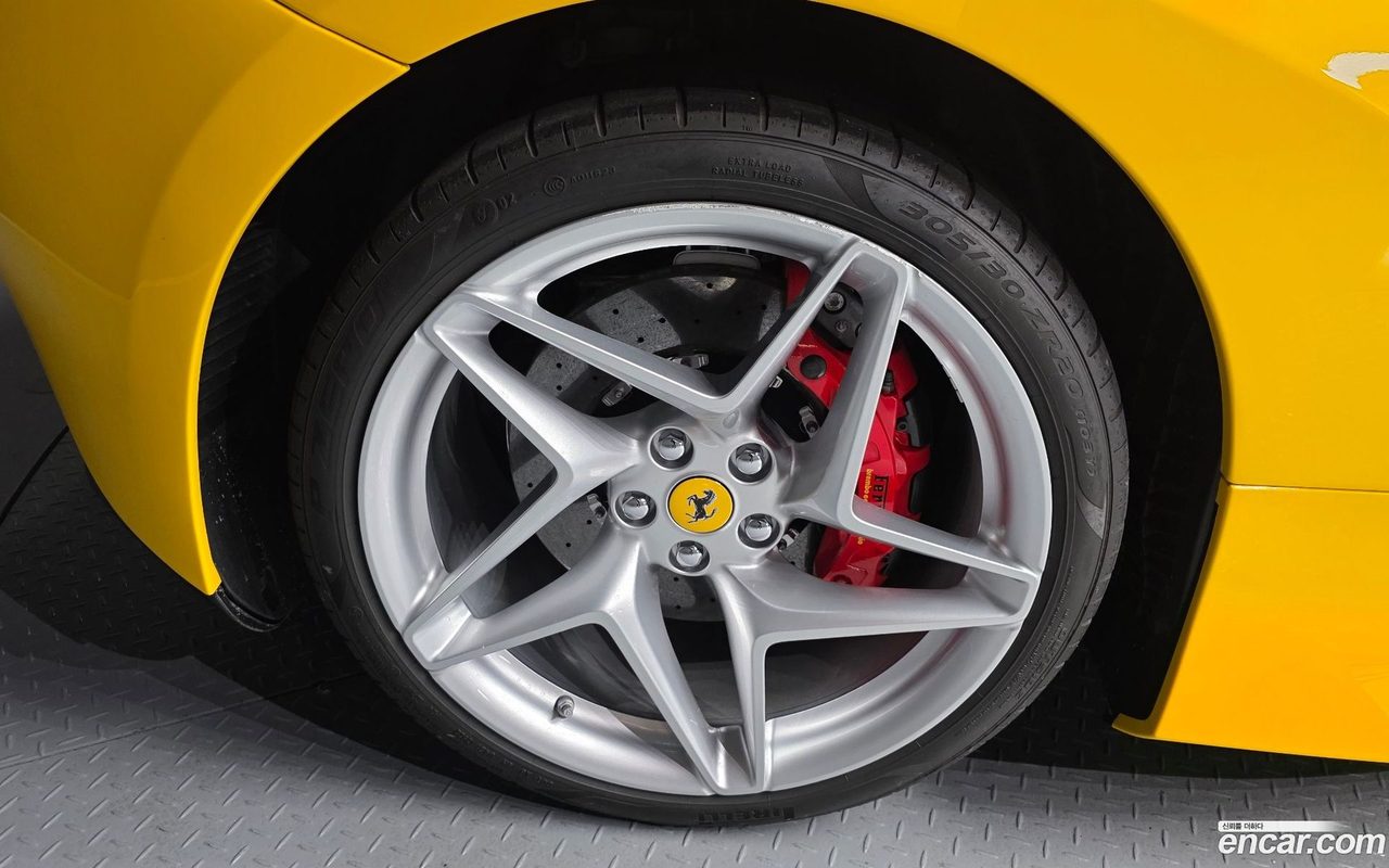 Ferrari F 8 Tributo 2022 — 2