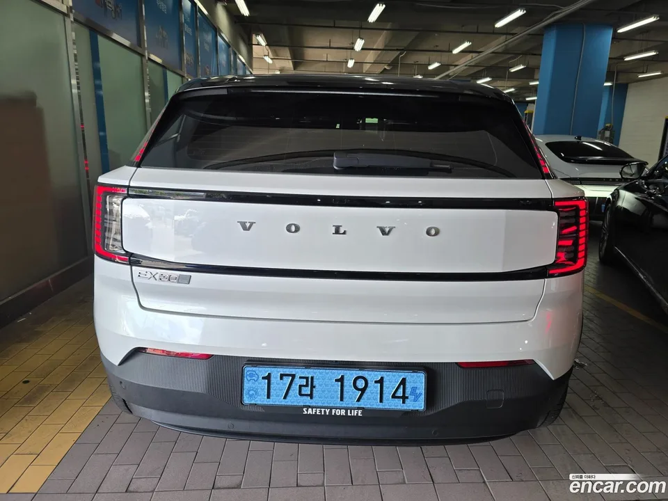 Volvo EX30 2025 — thumbnail 3