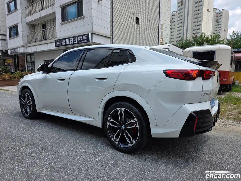 BMW iX2 eDrive 20 M 2026 — thumbnail 4