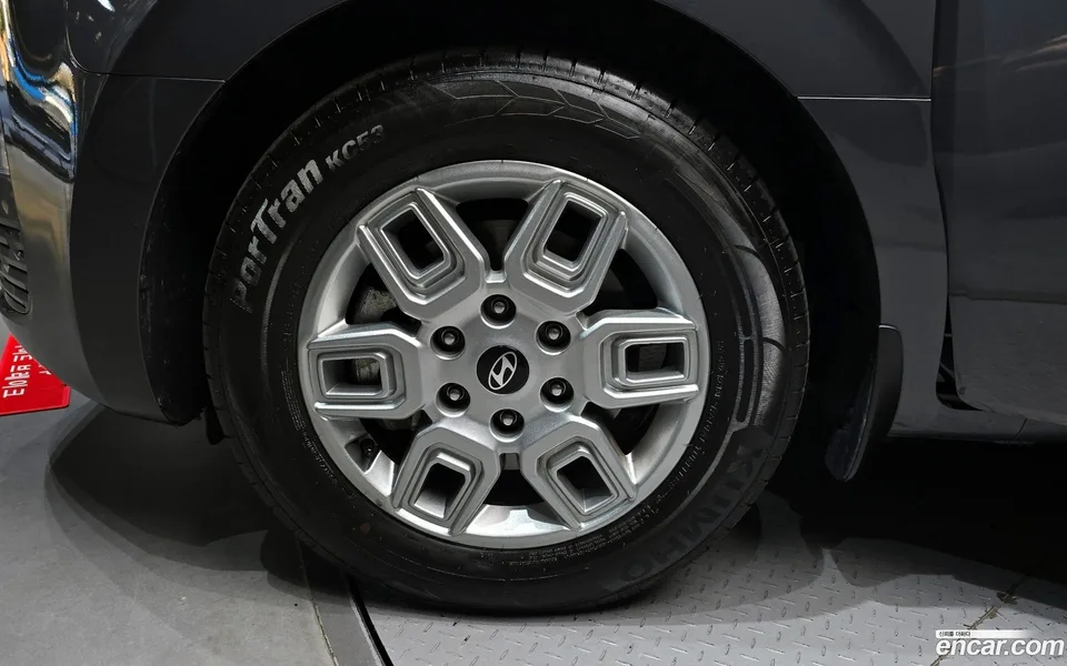 Hyundai Staria 3 2025 — thumbnail 5