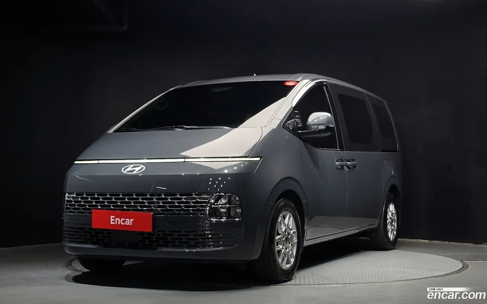 Hyundai Staria 3 2025 — photo 1, buy with delivery to Moscow