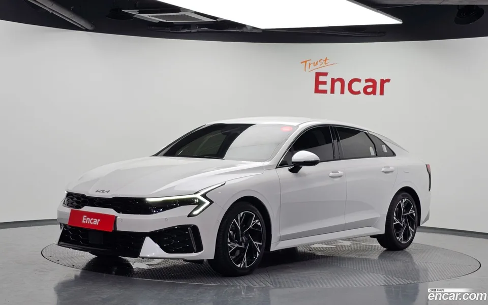 Kia K5 2.0 2023 — photo 1, buy with delivery to Moscow