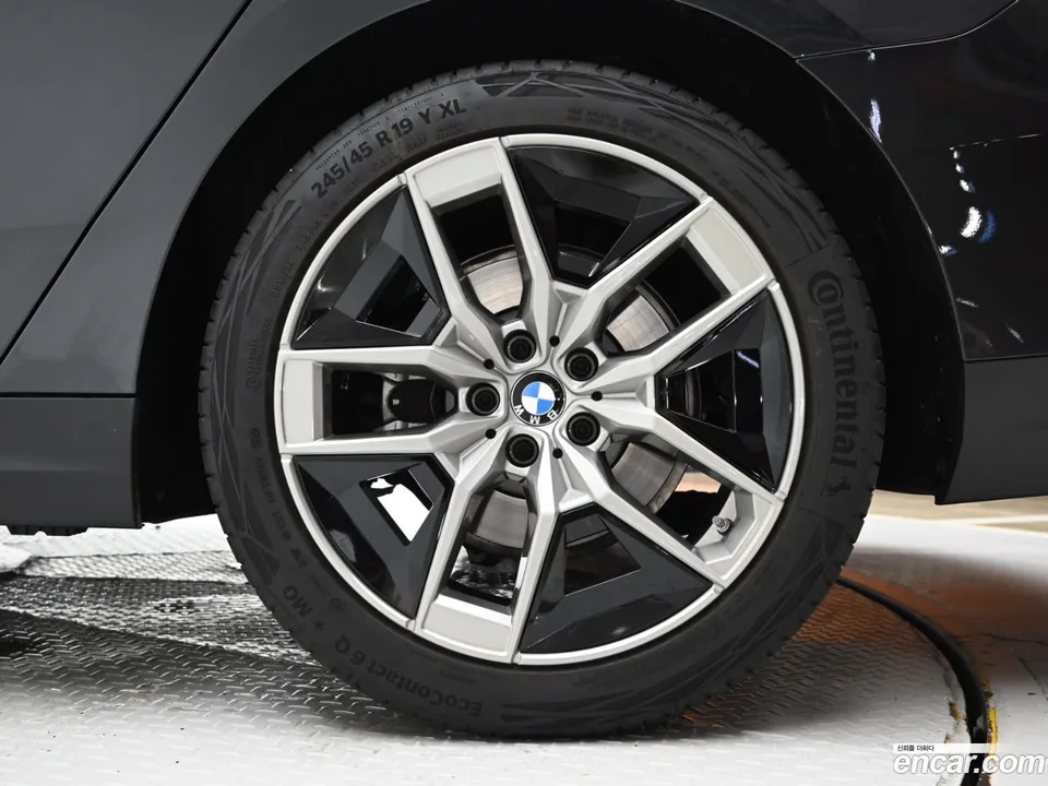 BMW 5 Series 523d 2025 — thumbnail 5