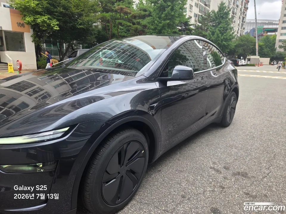 Tesla Model Y AWD 2026 — thumbnail 2