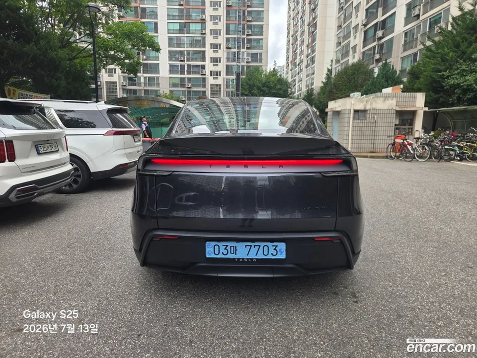Tesla Model Y AWD 2026 — thumbnail 4