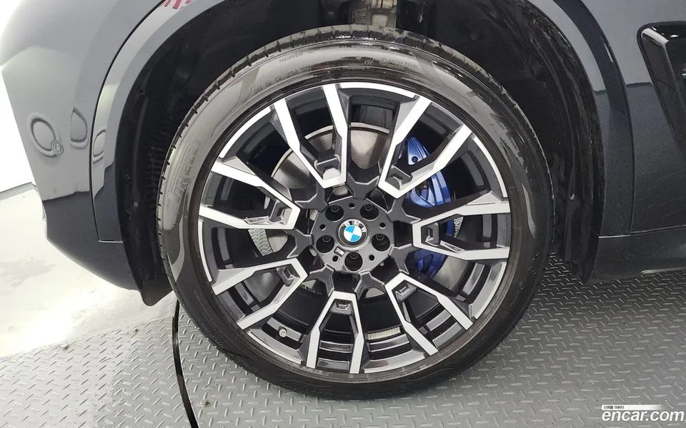 BMW X5 xDrive 40i M 2023 — thumbnail 2