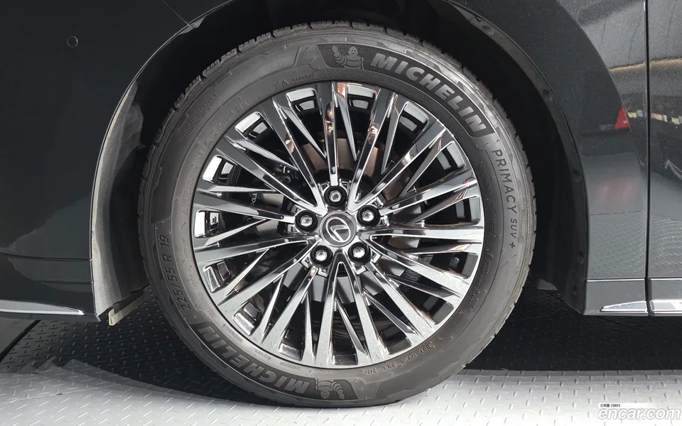 Lexus LM 500h 2024 — thumbnail 2