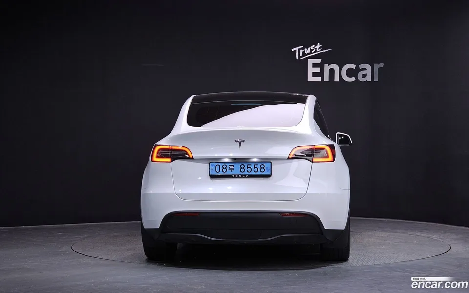Tesla Model Y RWD 2024 — thumbnail 4