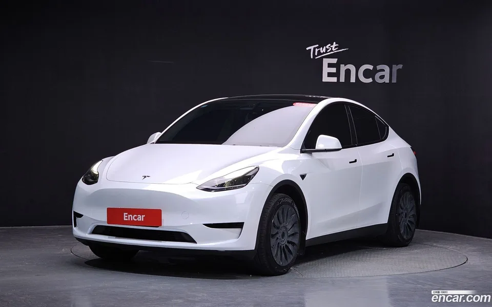 Tesla Model Y RWD 2024 — photo 1, buy with delivery to Moscow