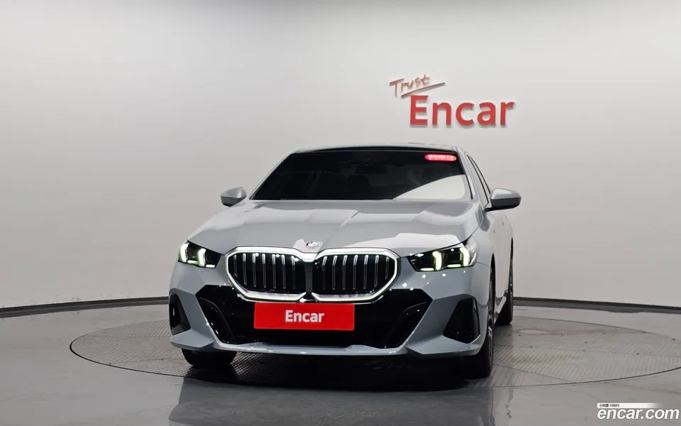 BMW 5 Series 520i M 2024 — thumbnail 3