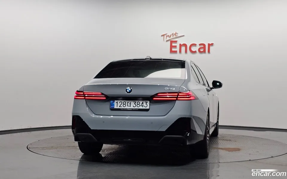 BMW 5 Series 520i M 2024 — thumbnail 4