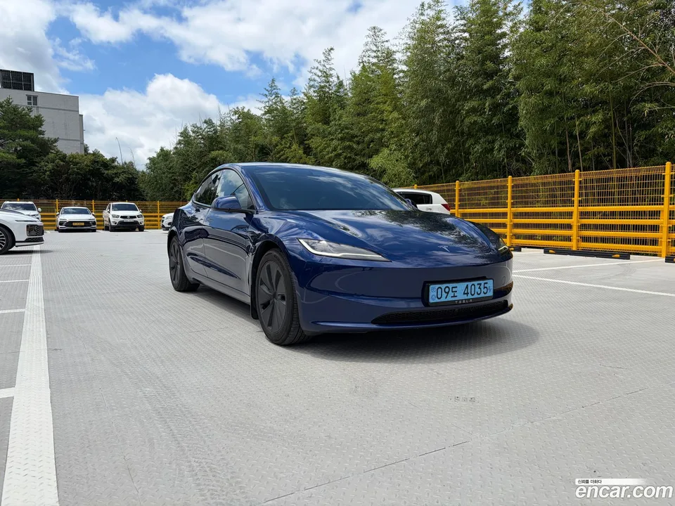 Tesla Model 3 AWD 2024 — photo 1, buy with delivery to Moscow