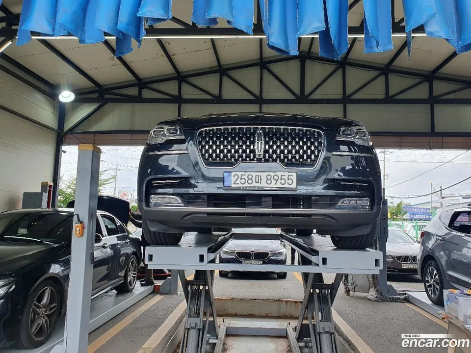 Lincoln Aviator 3.0 AWD 2022 — photo 1, buy with delivery to Moscow