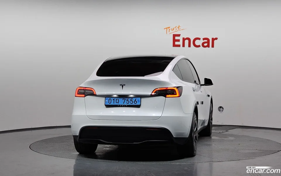 Tesla Model Y RWD 2024 — thumbnail 4