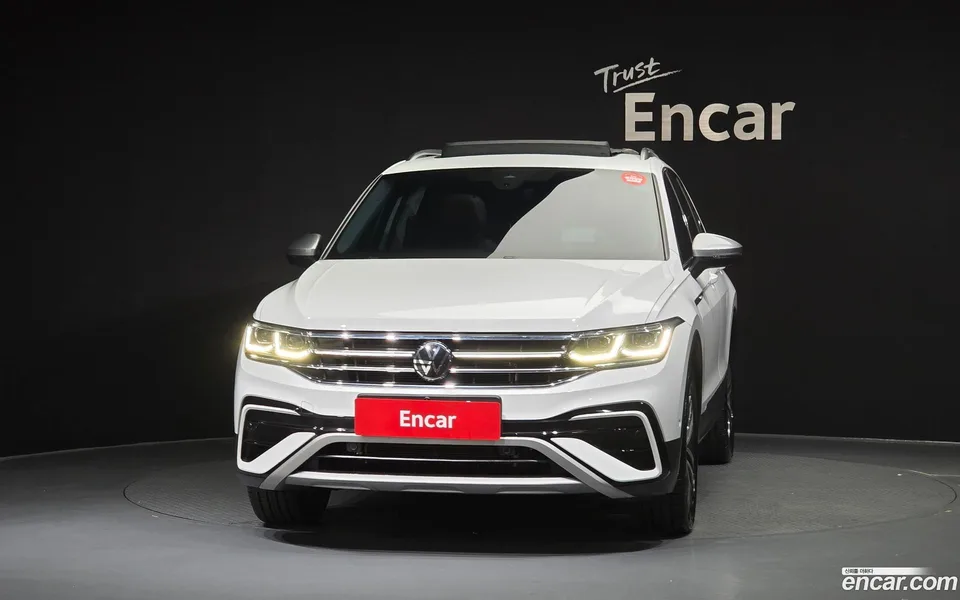 Volkswagen Tiguan Allspace 2.0 TSI 2022 — thumbnail 3