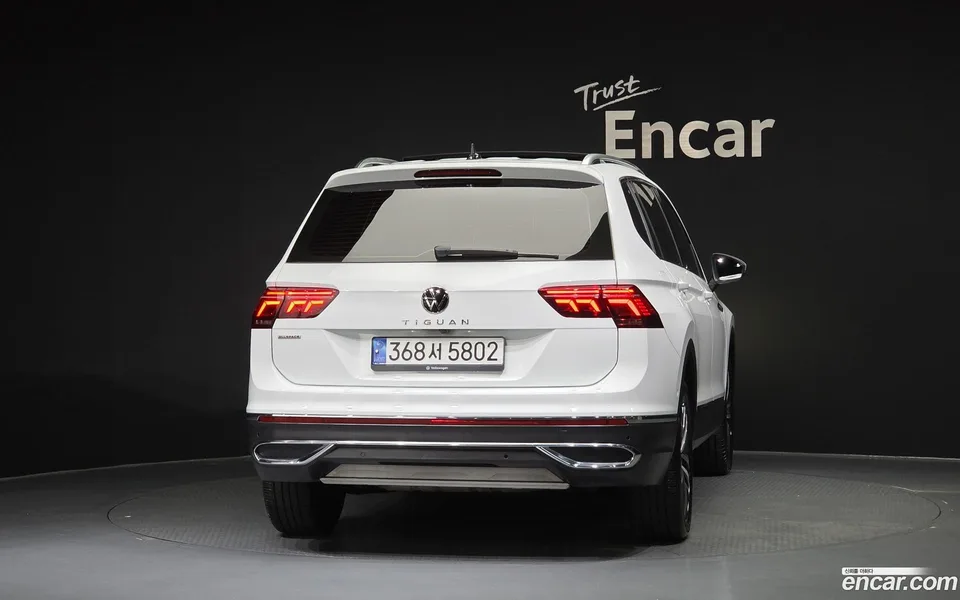 Volkswagen Tiguan Allspace 2.0 TSI 2022 — thumbnail 4