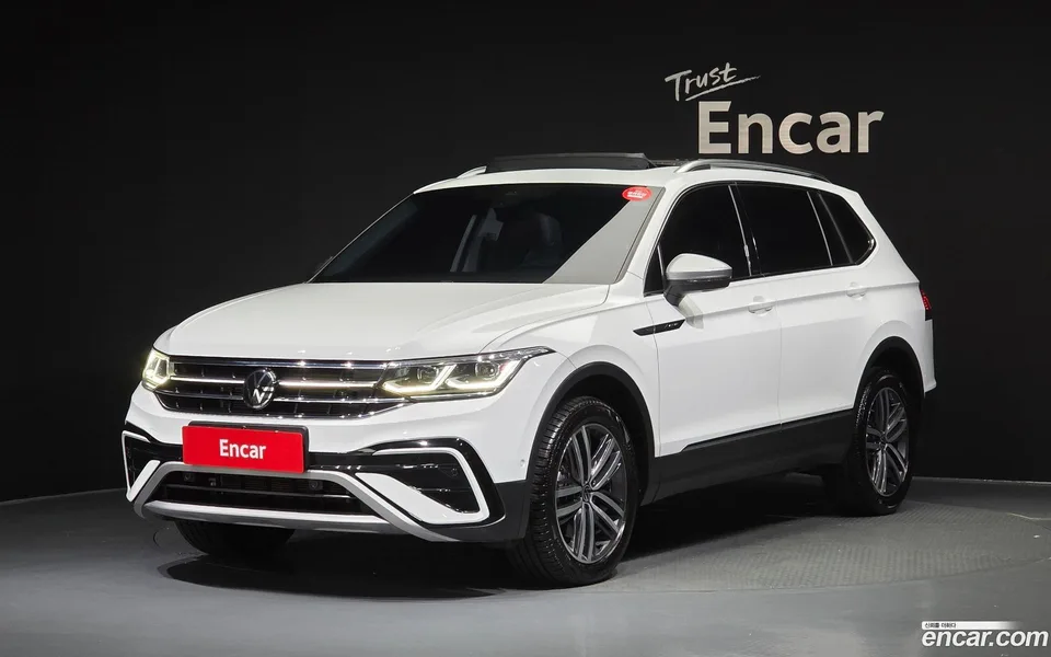 Volkswagen Tiguan Allspace 2.0 TSI 2022 — photo 1, buy with delivery to Moscow