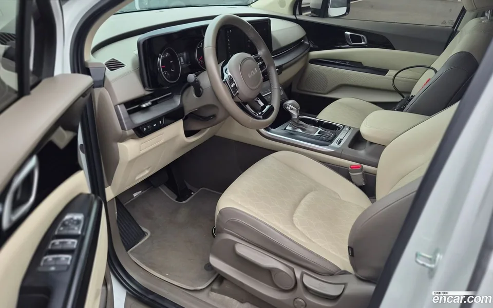 Kia Carnival 11 2023 — thumbnail 3