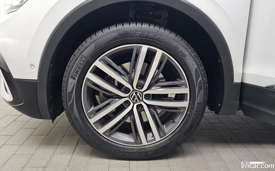 Volkswagen Tiguan Allspace 2.0 TSI 2024 — thumbnail 2