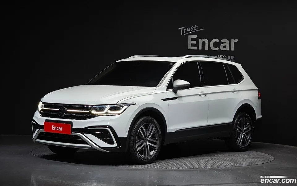 Volkswagen Tiguan Allspace 2.0 TSI 2024 — photo 1, buy with delivery to Moscow