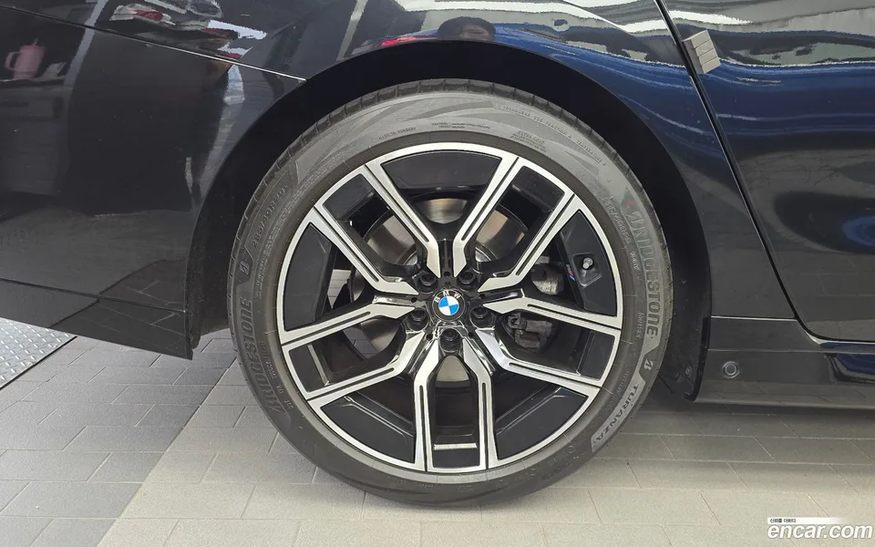 BMW 7 Series 740d xDrive M 2024 — миниатюра 5