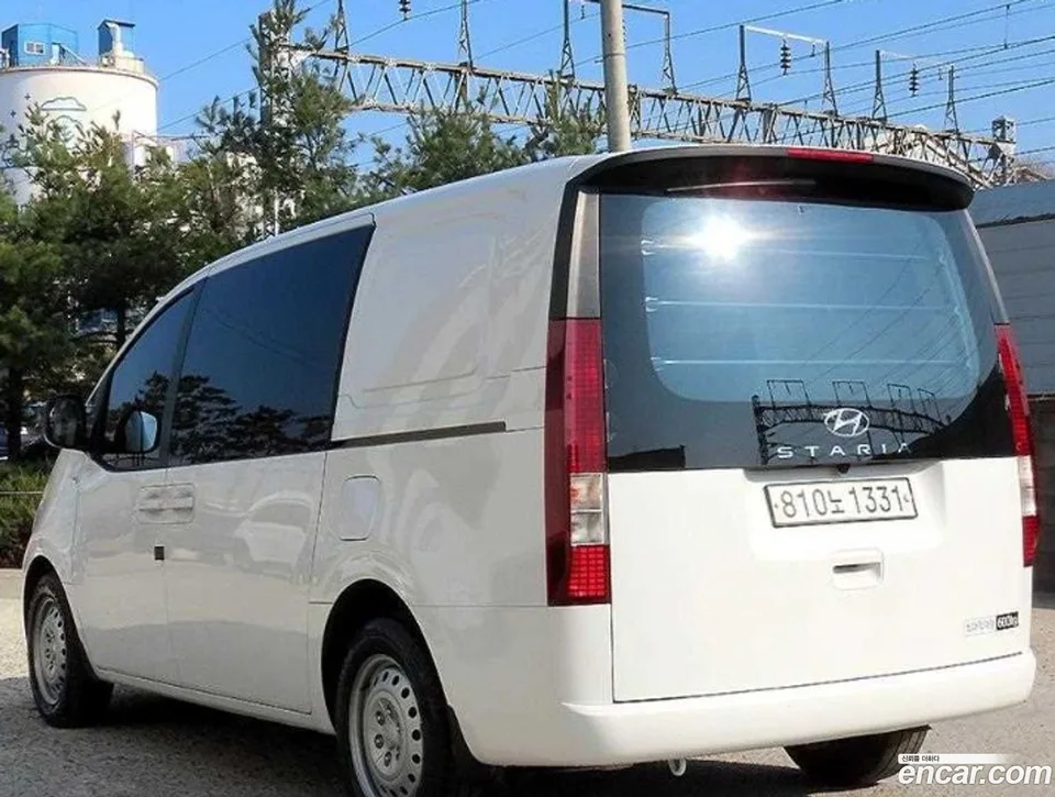 Hyundai Staria 5 2023 — thumbnail 3