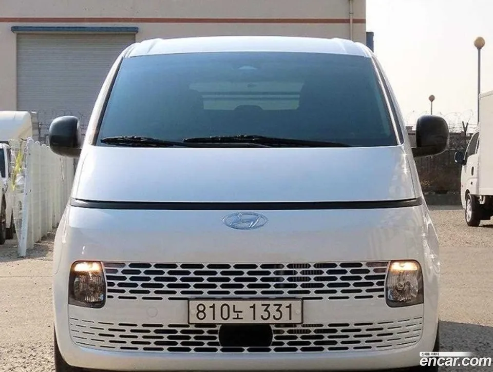 Hyundai Staria 5 2023 — photo 1, buy with delivery to Moscow