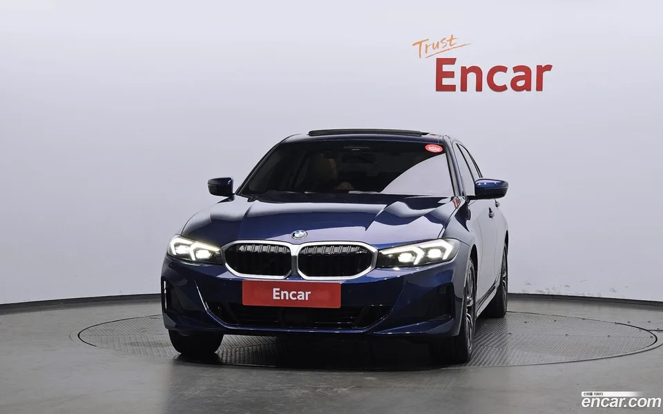 BMW 3 Series 320i 2023 — thumbnail 3