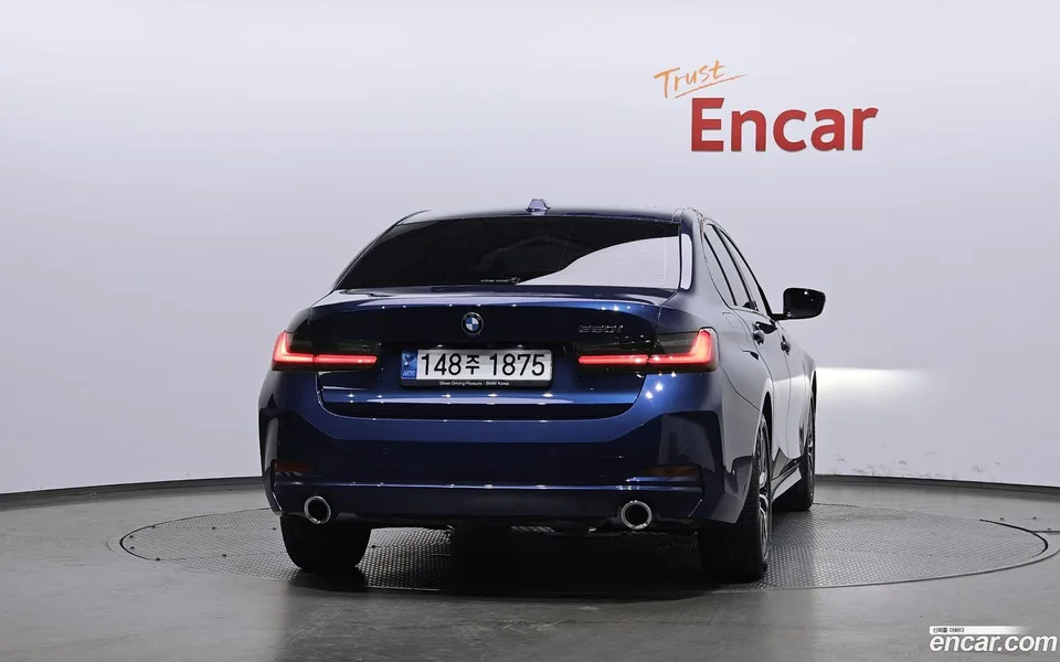 BMW 3 Series 320i 2023 — thumbnail 4