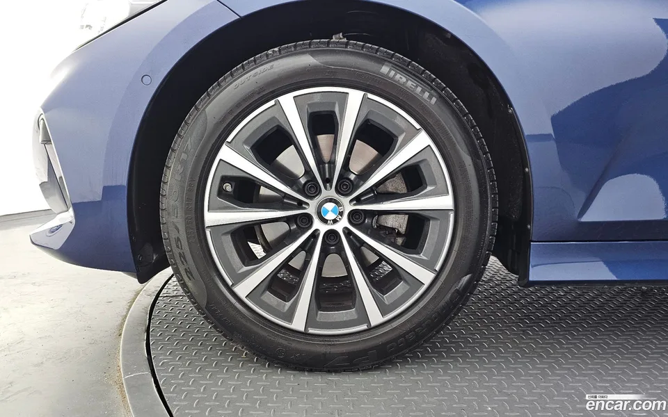 BMW 3 Series 320i 2023 — thumbnail 5