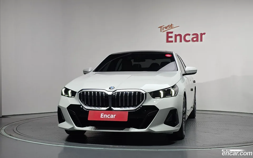 BMW 5 Series 520i M 2024 — thumbnail 3
