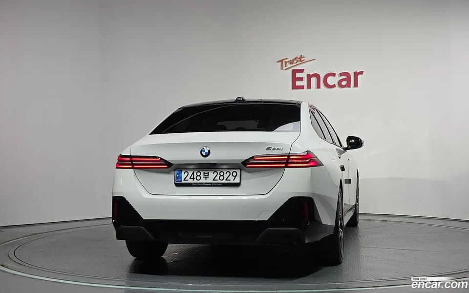 BMW 5 Series 520i M 2024 — thumbnail 4