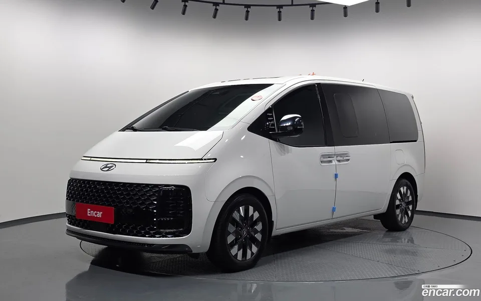 Hyundai Staria 9 2022 — photo 1, buy with delivery to Moscow
