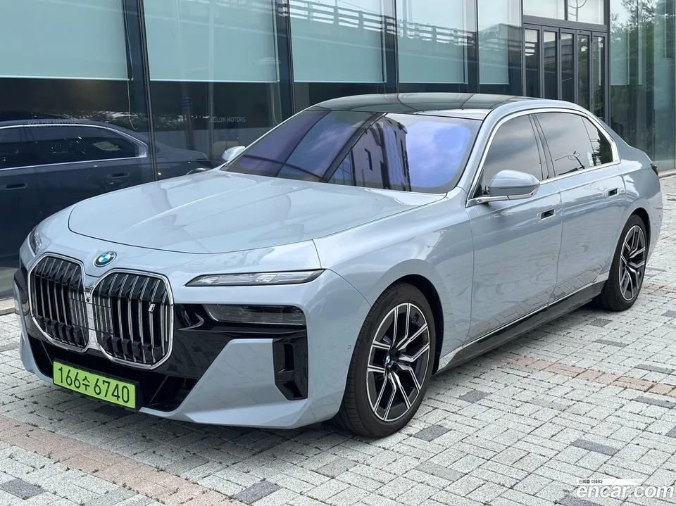 BMW i7 eDrive 50 M 2025 — thumbnail 3