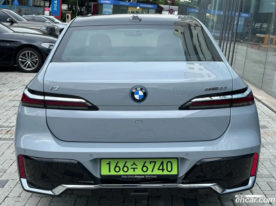 BMW i7 eDrive 50 M 2025 — thumbnail 4