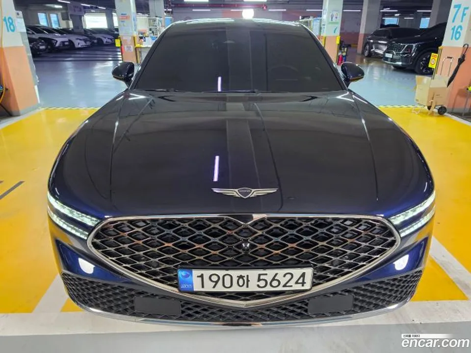 Genesis G90 3.5 AWD 2023 — photo 1, buy with delivery to Moscow