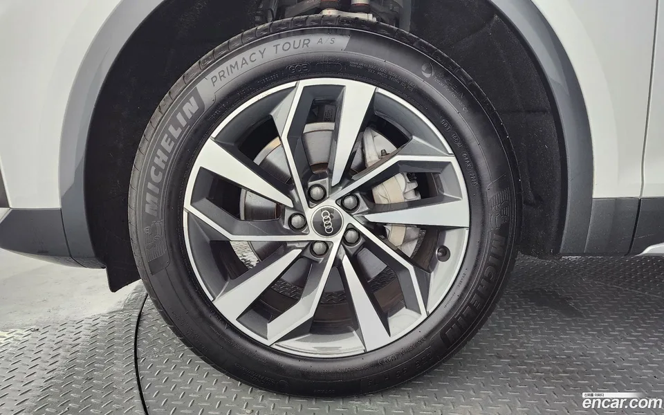Audi Q5 45 TFSI 2023 — thumbnail 2