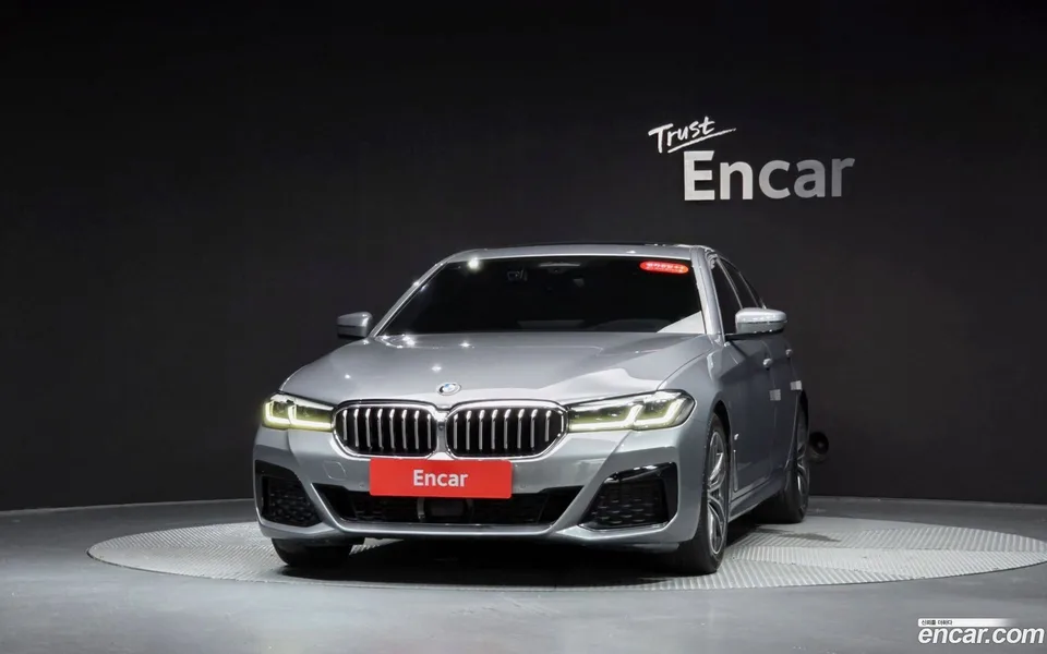BMW 5 Series 520i M 2023 — thumbnail 3