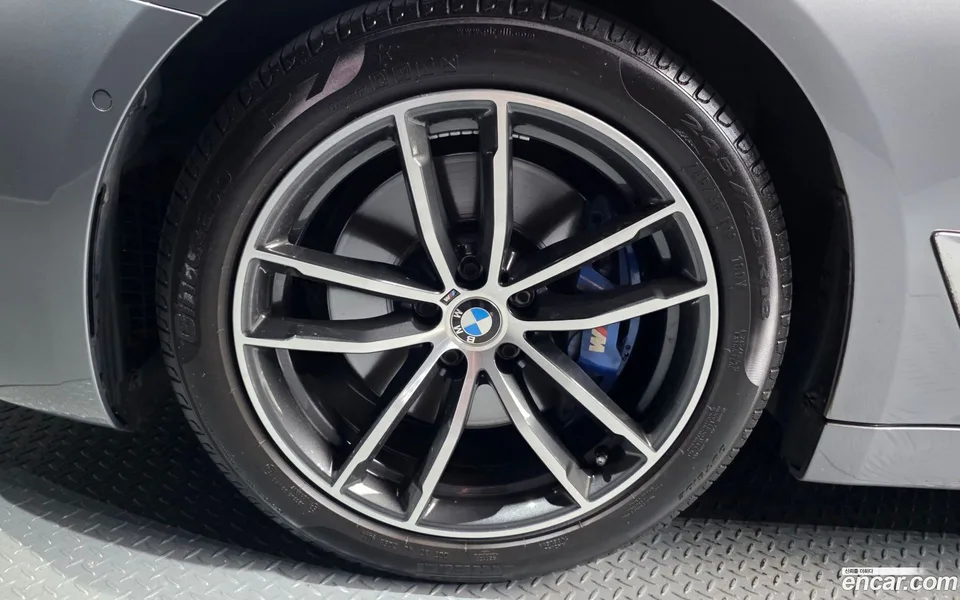 BMW 5 Series 520i M 2023 — thumbnail 5